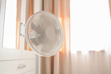 扇風機をつけっぱなしで外出してしまいました。2泊3日の旅行に出ていたのですが、電気代はどのくらい高くなるのでしょうか？