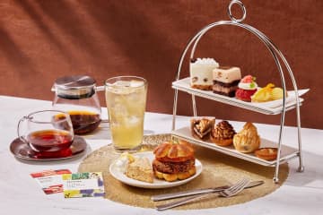 スターバックス リザーブ ロースタリー 東京の秋アフタヌーンティー、リンゴシューや松ぼっくりタルト