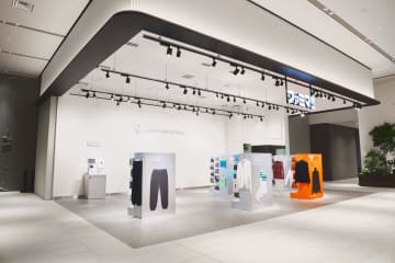 ファミマ／ブルーフロント芝浦にPBアパレルのサテライト店舗オープン