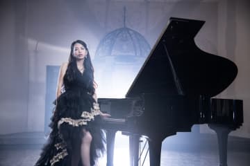 LOVEBITES・Miyako、世界的アーティストたちの名曲をピアノカバーした作品第2弾リリース決定