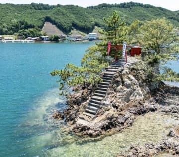 【三重の秘景】知る人ぞ知る小島の「市杵島神社」透明度抜群の海に浮かぶ姿に「素敵すぎます」との声も