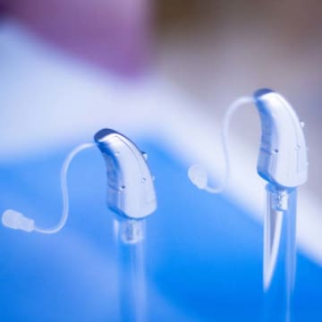 新しい補聴器の標準機能…猛暑による汗に対応し防水機能も完備【知らなきゃ損 補聴器最新事情】#4