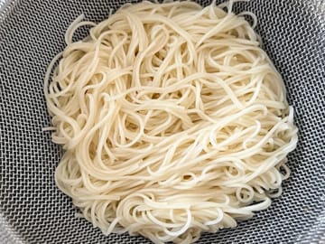 食べた夫が「意外とアリかも！」　めんつゆに飽きたら試したいコーンスープそうめんのレシピ