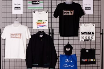 ポール・スミス×オアシス、“シグネチャーストライプ”が映えるボックスロゴT＆ジャケット