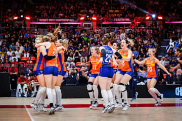 2連覇中の女王セルビアが敗れる…！ 日本vsタイの勝者を待ち受けるのはオランダ【世界バレー女子2025】