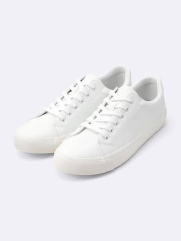 ¥5,000以下！ 大人におすすめの【白スニーカー】は？