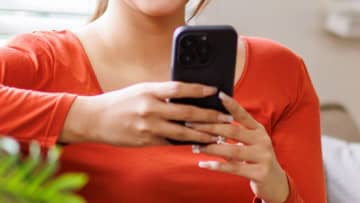 「休めるはずの隙間時間」がスマホ視聴で消える？ 親世代のデジタル疲れが深刻