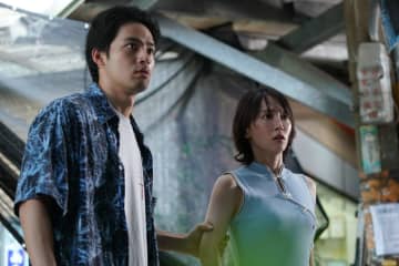 「私を見てください！」吉岡里帆＆水上恒司、二人の恋が加速する『九龍ジェネリックロマンス』本編シーン