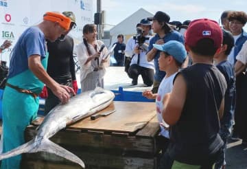 カジキ釣り国際大会始まる　解体ショーも　31日まで　茨城・大洗