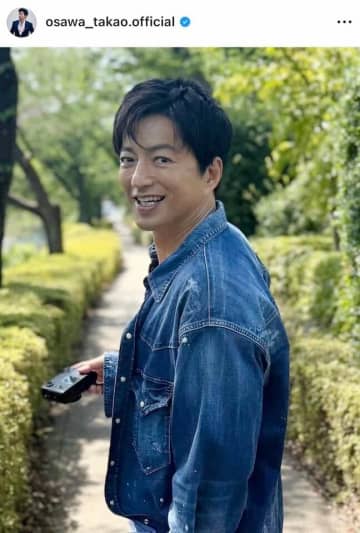 大沢たかお、Tシャツからのぞくムキムキ二の腕に釘付け　夜の東京で笑顔「若返ってません？」