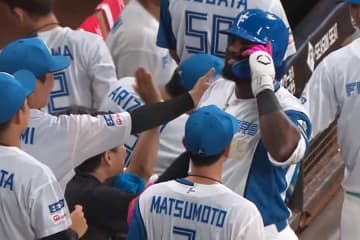 「あんな笑えるHR見た事ない」　全力プレーが生んだ奇跡のシンクロにファン爆笑「パワプロかよ」