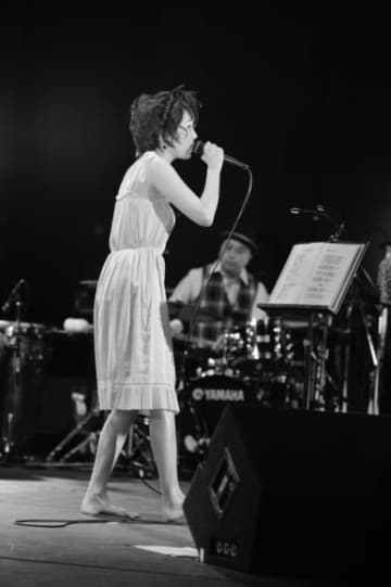 小島麻由美、デビュー30周年ベストアルバムのリリースを記念したライブ詳細が決定！