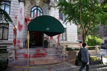 米紙ニューヨーク・タイムズ編集主幹の暮らす集合住宅に赤ペンキ　ガザ報道を批判か