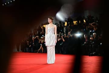 ２０２５年ベネチア国際映画祭、華やかな装いのセレブが集結