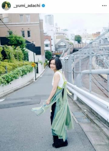 安達祐実43歳、涼やかノースリーブ自然体ショットにドキッ　「まだほんとは10代？」「「いつ見ても、可愛い」