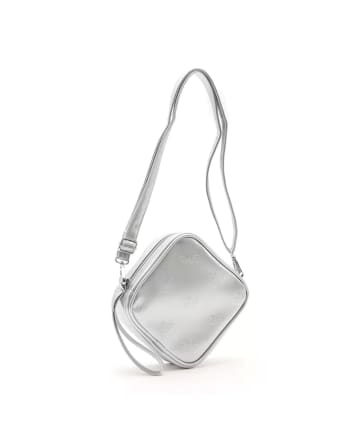 【adidas】ロゴが目を引く「コンパクトバッグ」