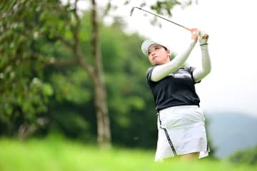 後藤未有がプロ初Vへ首位浮上 鶴岡果恋ら4人が1打差、川崎春花6位