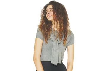 【明日なに着る？】Gapで見つけた「カシミヤのように心地いい」コンパクトなニットTシャツ