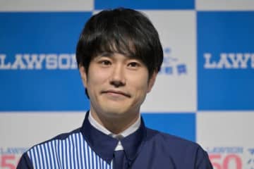松山ケンイチ「お母さん」みたいな姿を公開→SNSで大喜利祭りに「マジでツボる」「割烹着着せたい」
