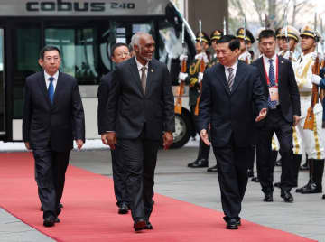 モルディブ大統領、北京到着
