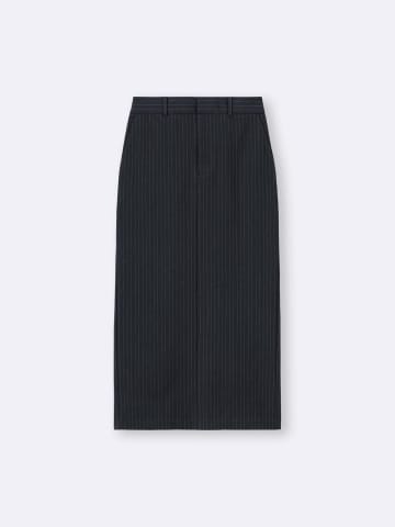 「40・50代の通勤服」なに着る？→【GU】の「高見えスカート」が大正解かも！