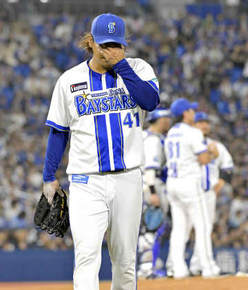 誤算のDeNA救援陣　延長11回競り負ける　三浦監督「警戒しすぎた」