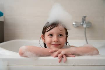 子どもと何歳まで一緒にお風呂に入る？子ども一人で入浴するときの注意点は？