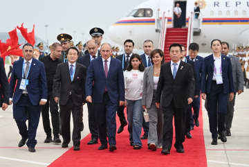 アルメニア首相、天津到着