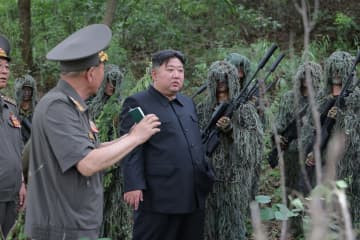 「敵が恐怖に震えるよう」金正恩氏、特殊部隊に厳命