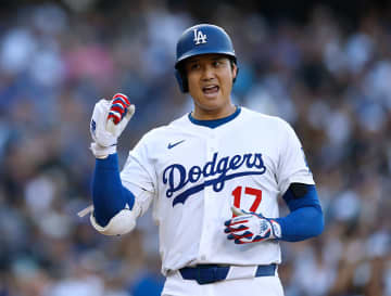 ドジャース、待望の後半戦初勝利　二刀流・大谷翔平が3回1失点＆3戦連発の35号決勝弾　女房役スミスは2打席連発
