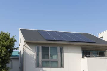 夫が100万円で「太陽光発電」の設置を検討中ですが、10年の“保証期間内”に元を取れるか心配です…一般的にどの程度で「元が取れる」ものでしょうか？