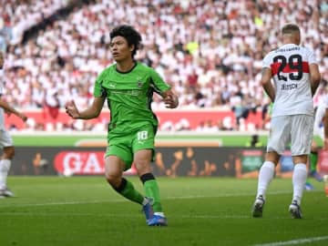 「ほとんど見せ場がなかった」昨季ブンデス11発の日本代表FW、移籍後初スタメンも現地メディアは辛口「インパクトはスローインのみ」