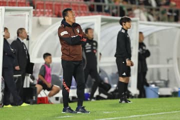 4位なのに…電撃解任に騒然「今年の監督人事で一番驚いた」　自動昇格圏と3差「衝撃すぎる」
