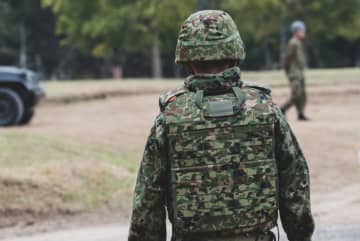 弟は自衛官で「2等陸曹」です。将来目指す「1等陸尉」まで昇任すると年収はどのくらい違うのでしょうか？