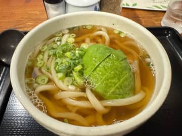 【銀座】アボカドがドーン！見た目も味も驚きの『アボカドうどん』＠太常うどん銀座本店