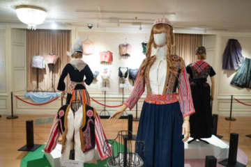 テーマパークで本物の民族衣装に触れる ハウステンボス美術館「オランダ ライフスタイル展」