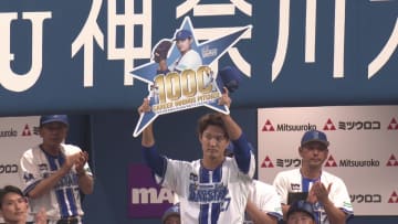 【DeNA】藤浪晋太郎投手がNPB通算1000投球回達成　三浦監督とグータッチ交わす　史上373人目