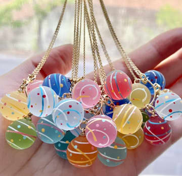 えっ、これ本物の水風船じゃないの？レジンで夏の風物詩を再現したアクセに「なんて素敵なんだろう…」と驚きの声