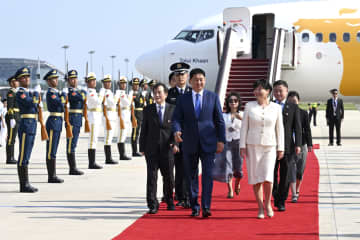 モンゴル大統領、天津到着