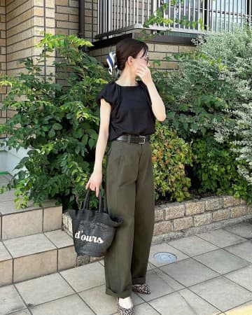【ユニクロ】大人にハマる「ジャージーバレルレッグパンツ」って？