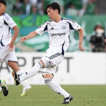 自慢の左足で叩き込む！ ゼルビア下田北斗の芸術的FK弾をファン称賛！「落ち方が凄かった」「なんだよコレ完璧じゃんかよ」
