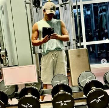 北村一輝の『バキバキ肉体美』がヤバい！トレーニング後の寝姿を「おっさん」と自虐するも色気ダダ漏れ