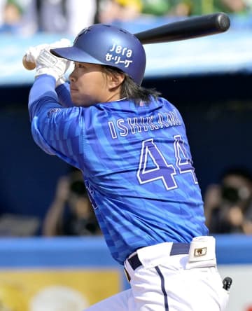 【DeNA】石上泰輝、右小指の剝離骨折で抹消　29日の中日戦で負傷