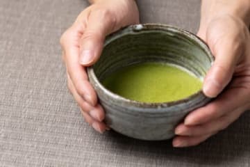 昔のお殿様の住まいでお茶体験！わくわく体験スクール「茶道を楽しもう」が開催！〈彦根市小学生限定〉【10月13日/彦根城博物館】