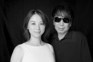 小説家今野敏、音楽家木根尚登(TMN) 異色コラボによる女性歌手新曲リリース。　荻野まどか新曲、テーマはフォーク＆昭和レトロ