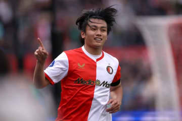 上田綺世が2ゴール＆退場誘発と大暴れ！…開幕から3戦4発でフェイエノールトの3連勝に貢献