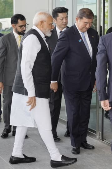 石破首相、足痛め病院で受診　約1時間滞在、痛み止めなど処方