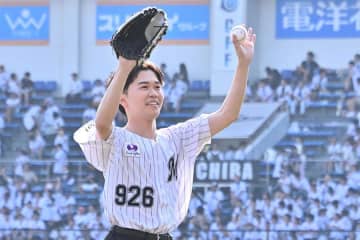 21歳俳優の始球式に騒然「そのままブルペン待機して」　豪快フォームが「和田毅っぽい」