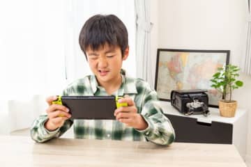 『すぐ舌打ちする人』の心理4選　上手に伝えるコツとは？対処方法も