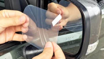 「貼るだけで効果」「どういう原理なの？」ドライバーのストレス解消、安全運転にも貢献。大型サイズが新たに追加